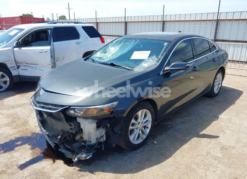 Photo 2 of 2018 Chevrolet Malibu LT (VIN 1G1ZD5ST0JF126544)