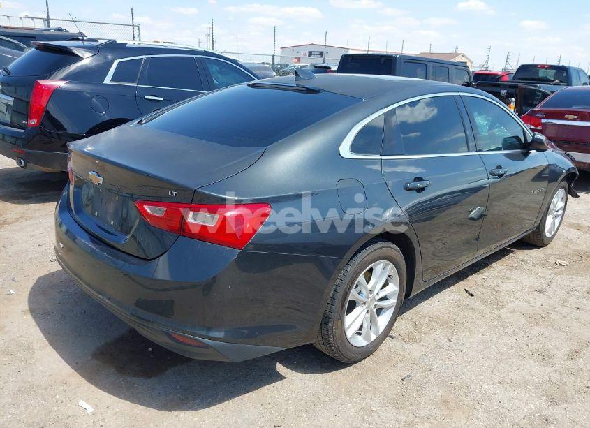 Photo 4 of 2018 Chevrolet Malibu LT (VIN 1G1ZD5ST0JF126544)