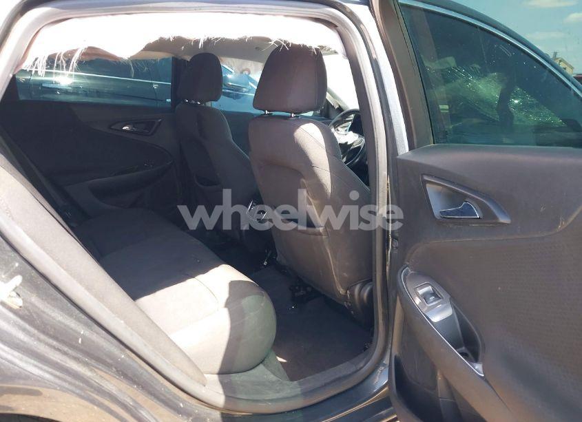 Photo 8 of 2018 Chevrolet Malibu LT (VIN 1G1ZD5ST0JF126544)