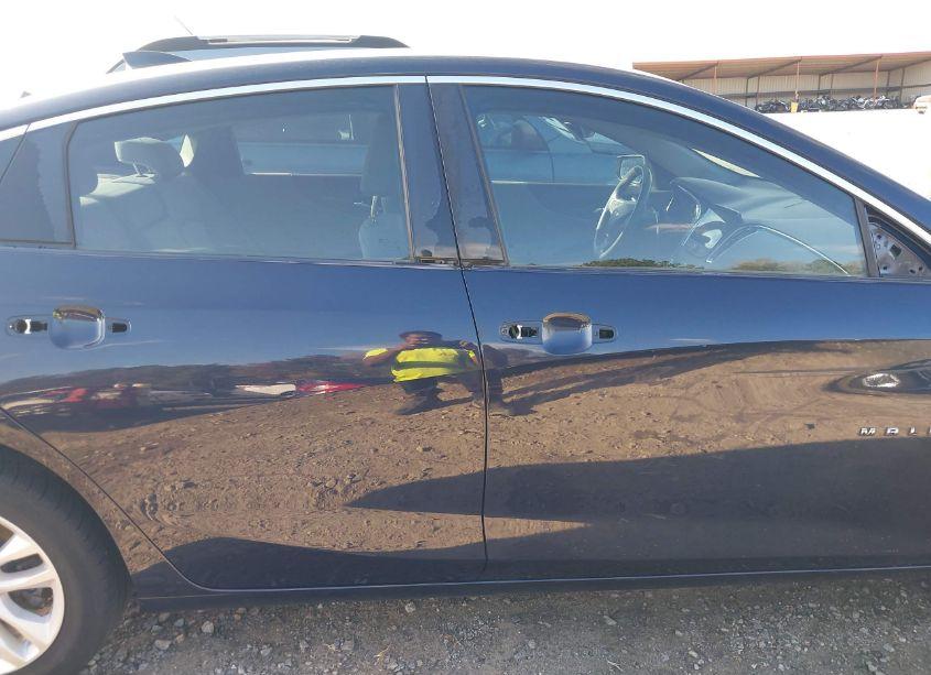 Photo 14 of 2018 Chevrolet Malibu LT (VIN 1G1ZD5ST0JF135356)