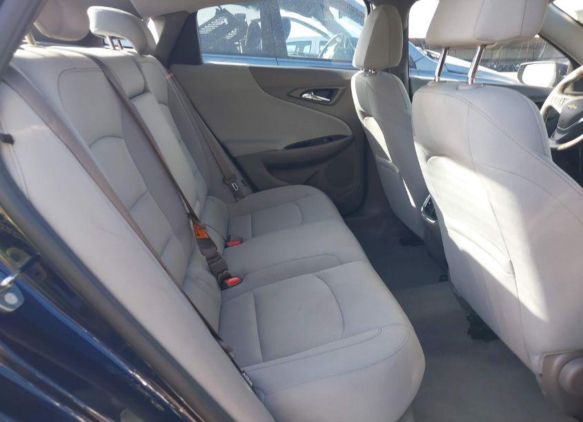 Photo 8 of 2018 Chevrolet Malibu LT (VIN 1G1ZD5ST0JF135356)