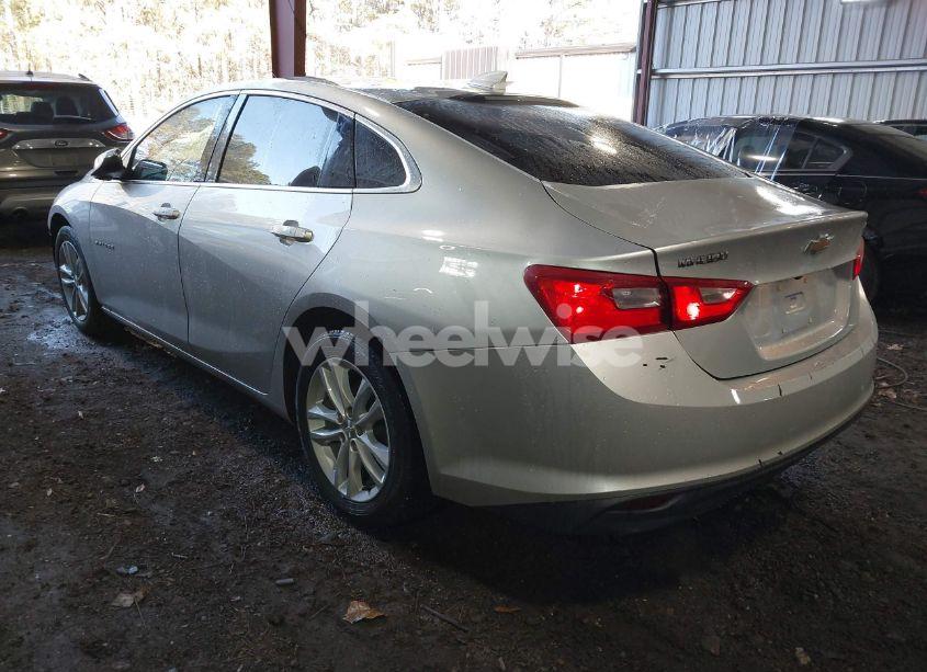 Photo 3 of 2018 Chevrolet Malibu LT (VIN 1G1ZD5ST0JF138144)