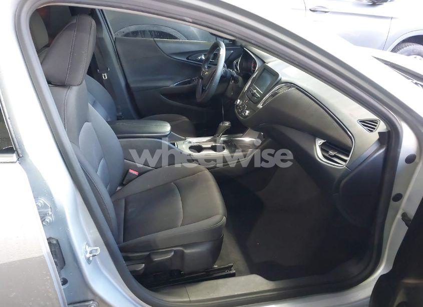 Photo 5 of 2018 Chevrolet Malibu LT (VIN 1G1ZD5ST0JF138144)