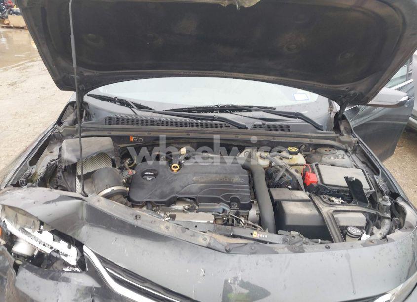 Photo 10 of 2018 Chevrolet Malibu LT (VIN 1G1ZD5ST0JF140248)