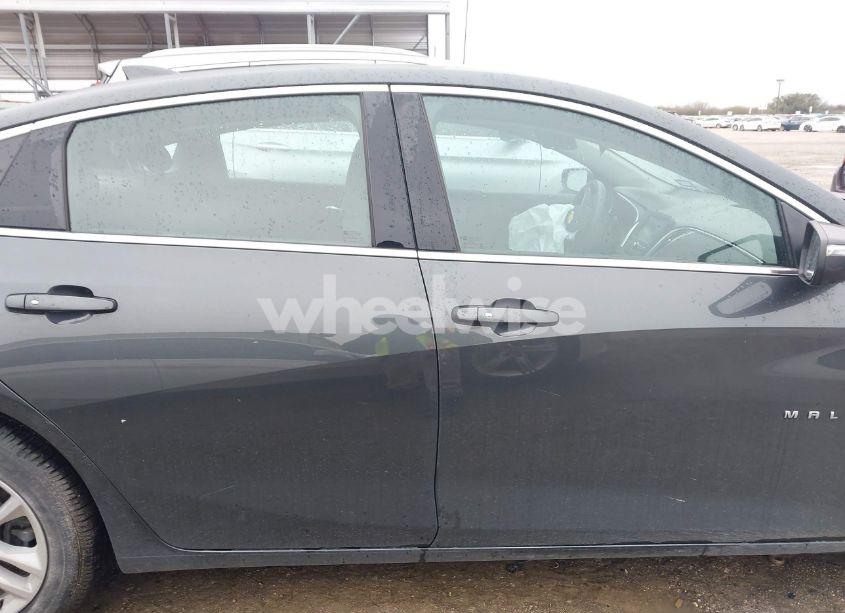 Photo 13 of 2018 Chevrolet Malibu LT (VIN 1G1ZD5ST0JF140248)