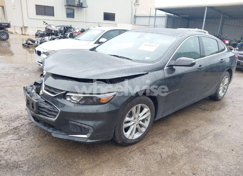 Photo 2 of 2018 Chevrolet Malibu LT (VIN 1G1ZD5ST0JF140248)
