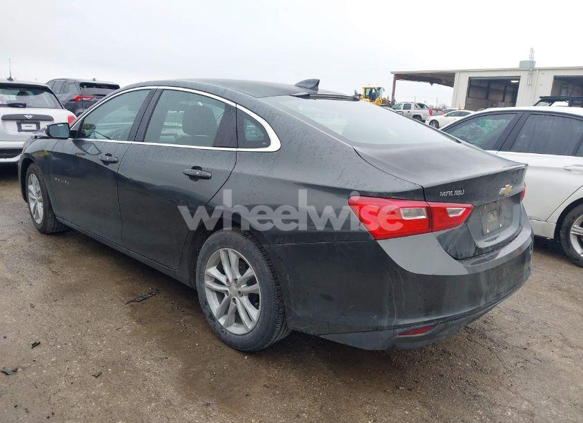 Photo 3 of 2018 Chevrolet Malibu LT (VIN 1G1ZD5ST0JF140248)
