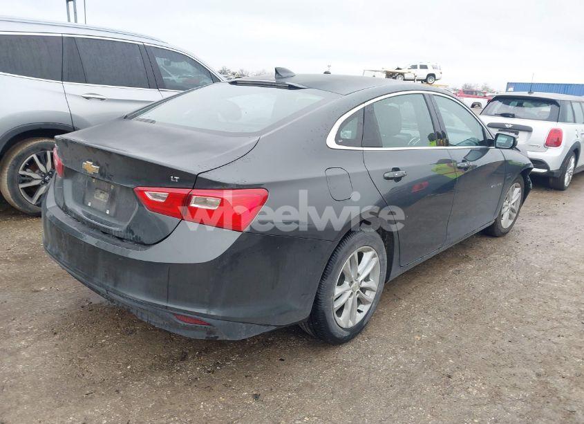 Photo 4 of 2018 Chevrolet Malibu LT (VIN 1G1ZD5ST0JF140248)