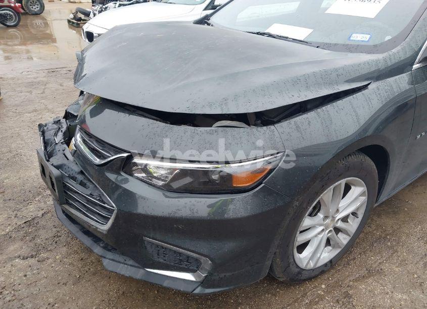 Photo 6 of 2018 Chevrolet Malibu LT (VIN 1G1ZD5ST0JF140248)