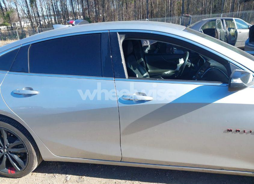 Photo 13 of 2018 Chevrolet Malibu LT (VIN 1G1ZD5ST0JF140962)