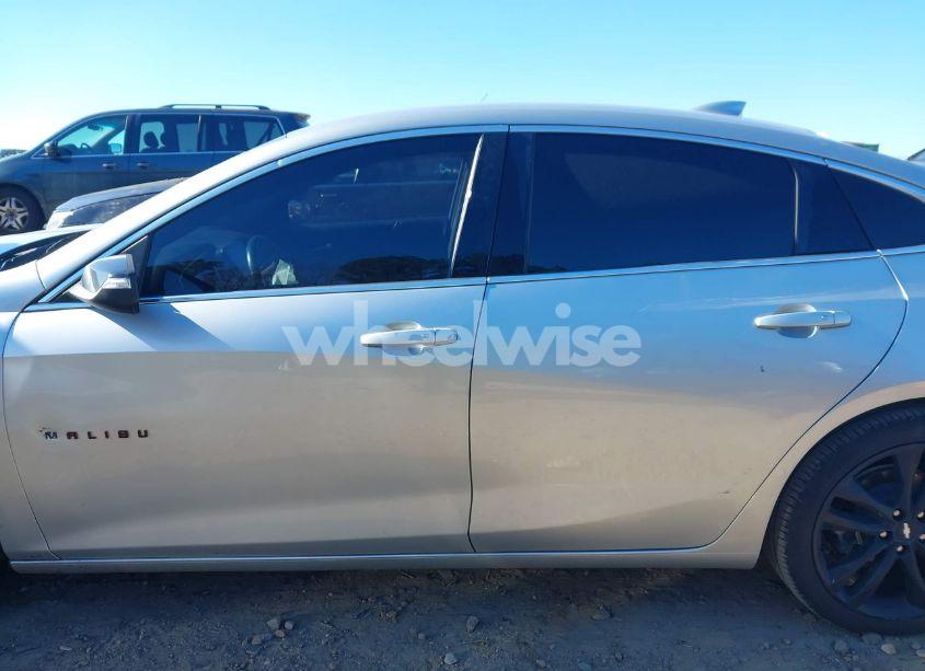 Photo 14 of 2018 Chevrolet Malibu LT (VIN 1G1ZD5ST0JF140962)