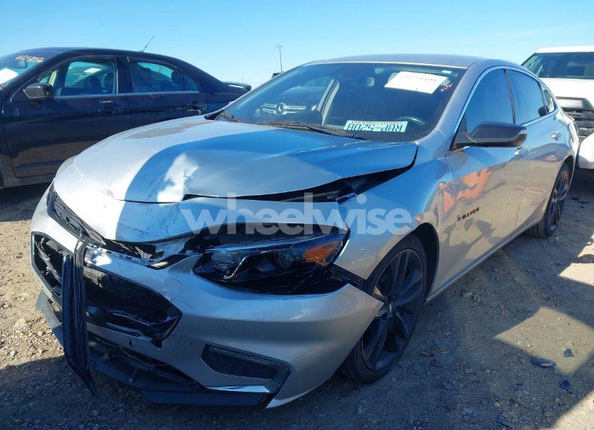 Photo 2 of 2018 Chevrolet Malibu LT (VIN 1G1ZD5ST0JF140962)