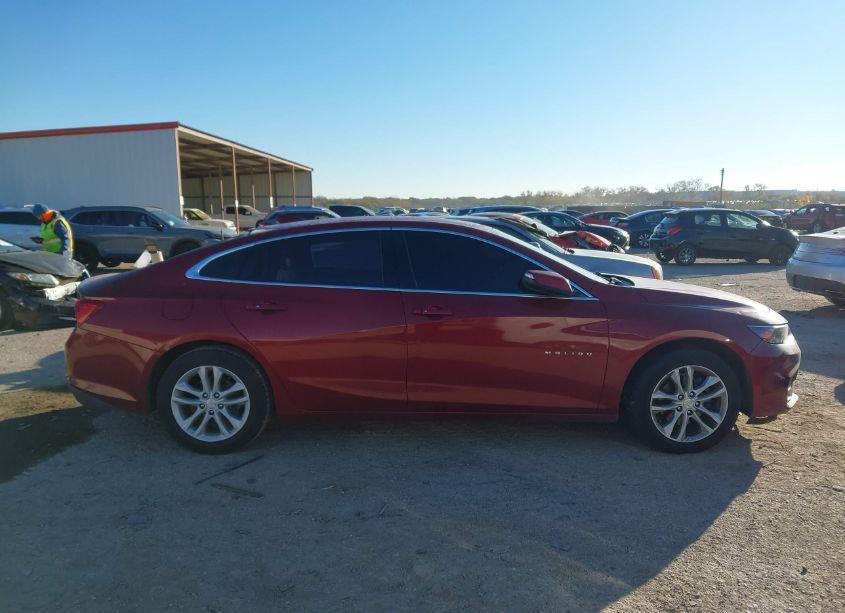 Photo 13 of 2018 Chevrolet Malibu LT (VIN 1G1ZD5ST0JF144459)