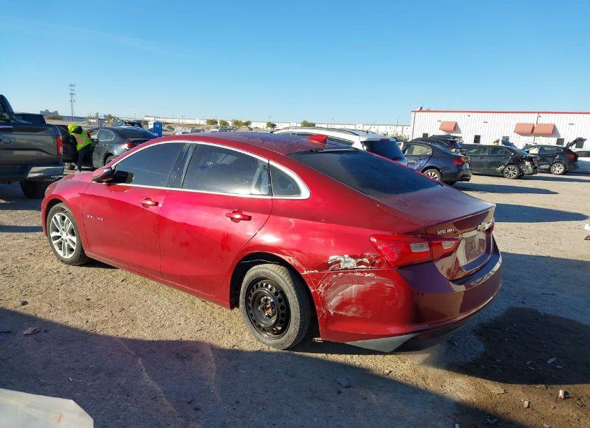 Photo 3 of 2018 Chevrolet Malibu LT (VIN 1G1ZD5ST0JF144459)