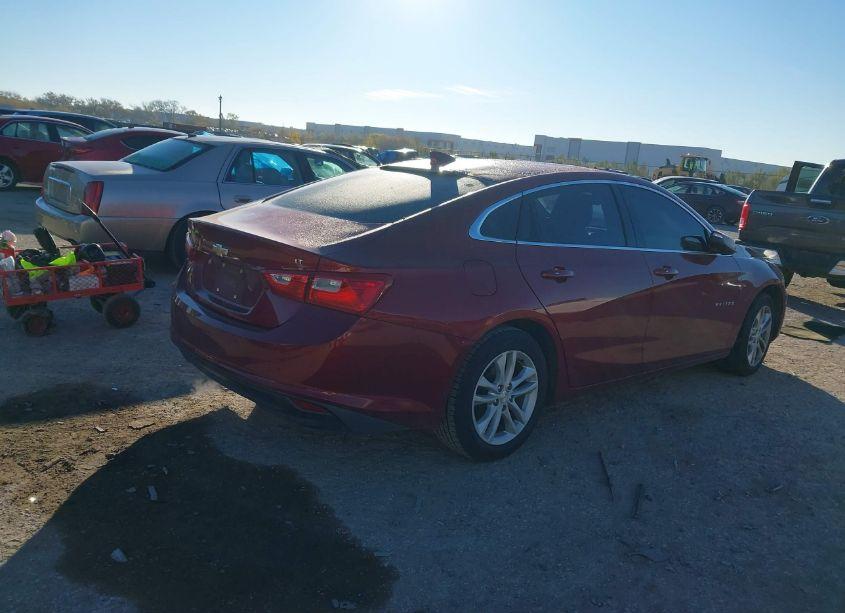 Photo 4 of 2018 Chevrolet Malibu LT (VIN 1G1ZD5ST0JF144459)