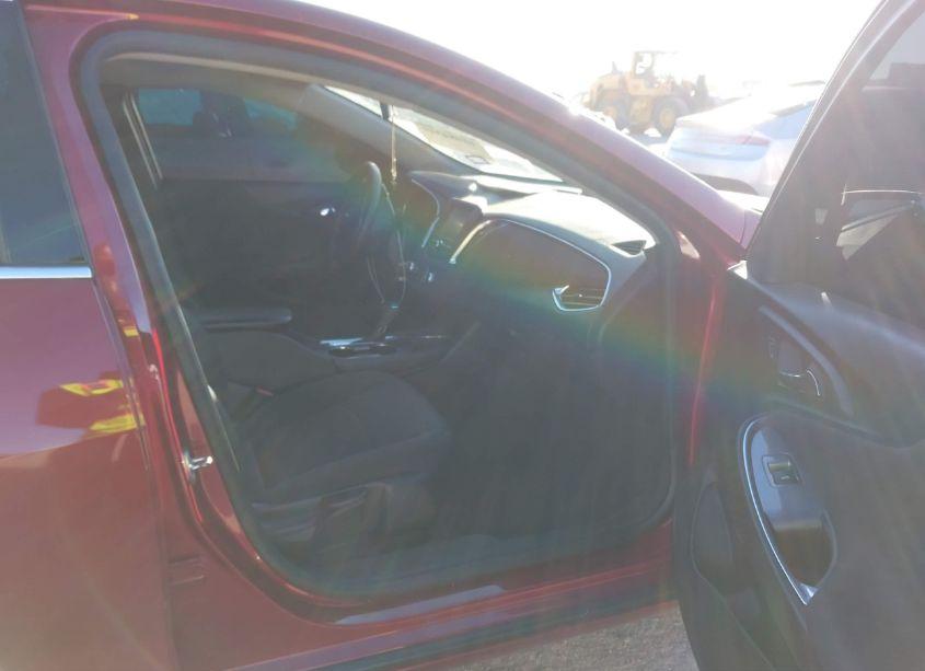 Photo 5 of 2018 Chevrolet Malibu LT (VIN 1G1ZD5ST0JF144459)