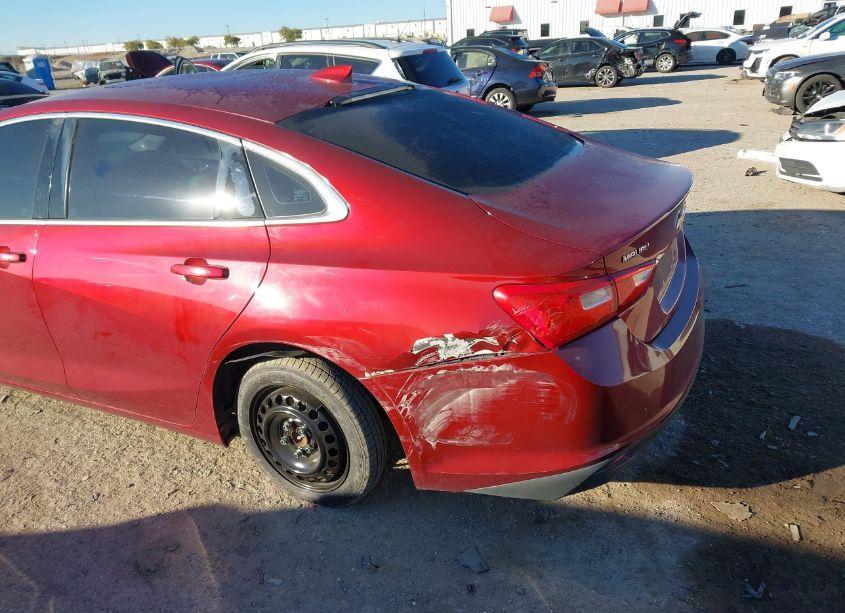 Photo 6 of 2018 Chevrolet Malibu LT (VIN 1G1ZD5ST0JF144459)