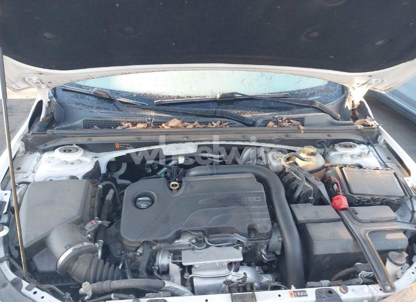 Photo 10 of 2018 Chevrolet Malibu LT (VIN 1G1ZD5ST0JF146308)