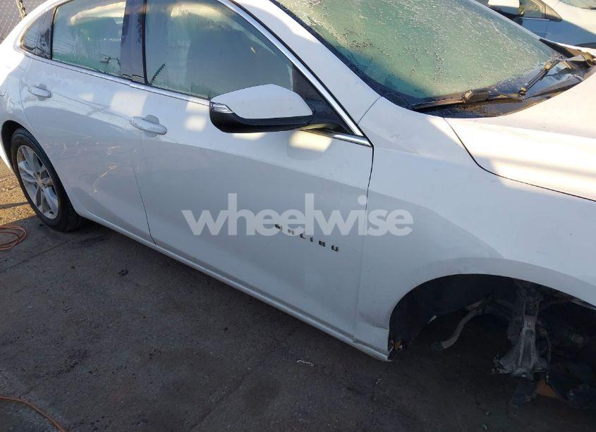 Photo 17 of 2018 Chevrolet Malibu LT (VIN 1G1ZD5ST0JF146308)