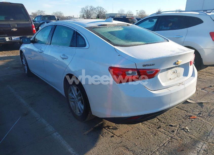 Photo 3 of 2018 Chevrolet Malibu LT (VIN 1G1ZD5ST0JF146308)