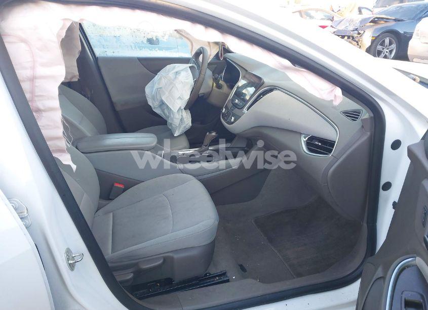 Photo 5 of 2018 Chevrolet Malibu LT (VIN 1G1ZD5ST0JF146308)