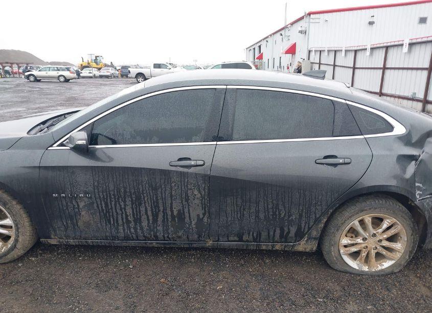Photo 13 of 2018 Chevrolet Malibu LT (VIN 1G1ZD5ST0JF149516)