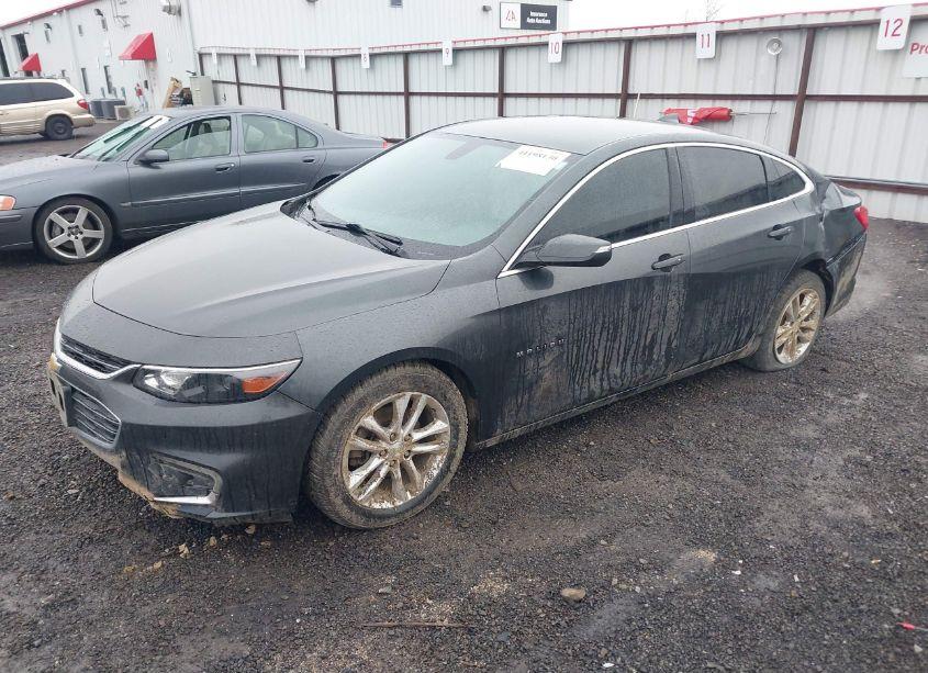 Photo 2 of 2018 Chevrolet Malibu LT (VIN 1G1ZD5ST0JF149516)