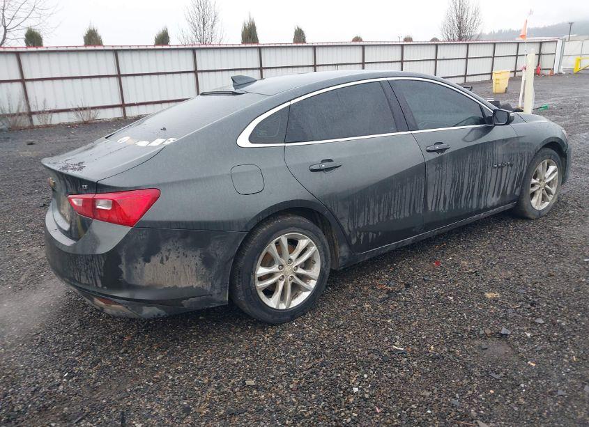 Photo 4 of 2018 Chevrolet Malibu LT (VIN 1G1ZD5ST0JF149516)