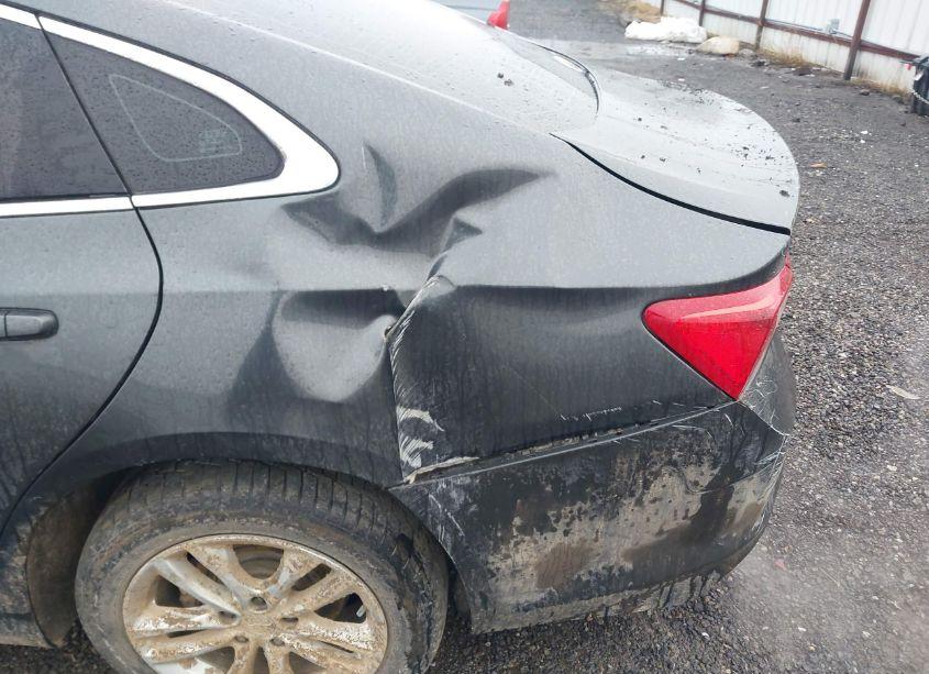 Photo 6 of 2018 Chevrolet Malibu LT (VIN 1G1ZD5ST0JF149516)