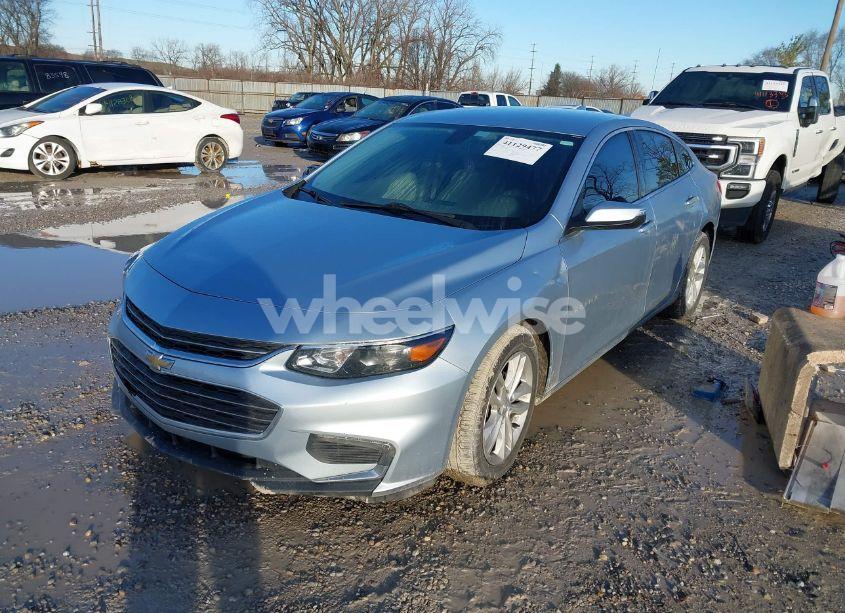 Photo 2 of 2018 Chevrolet Malibu LT (VIN 1G1ZD5ST0JF151847)