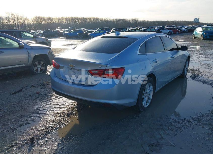 Photo 4 of 2018 Chevrolet Malibu LT (VIN 1G1ZD5ST0JF151847)