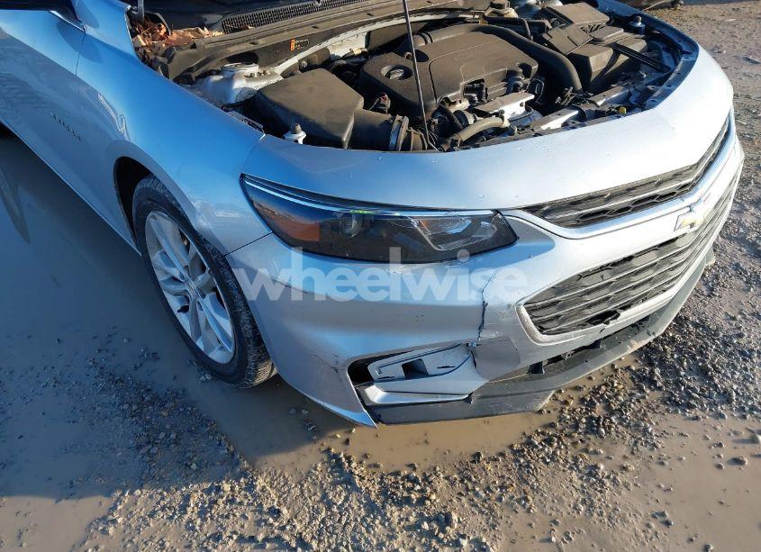 Photo 6 of 2018 Chevrolet Malibu LT (VIN 1G1ZD5ST0JF151847)