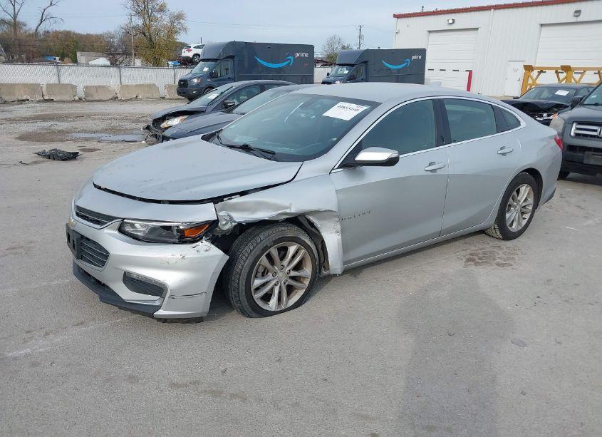 Photo 2 of 2018 Chevrolet Malibu LT (VIN 1G1ZD5ST0JF160807)