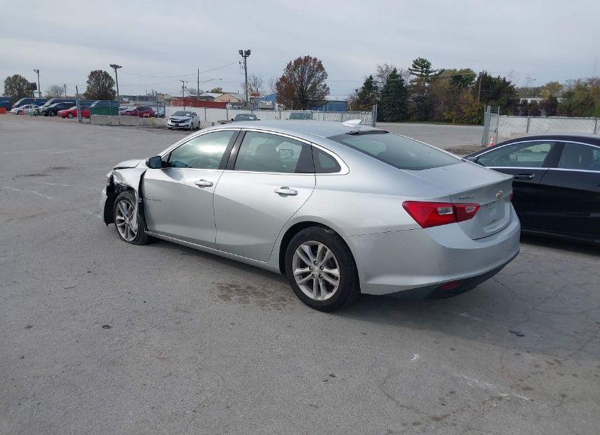 Photo 3 of 2018 Chevrolet Malibu LT (VIN 1G1ZD5ST0JF160807)