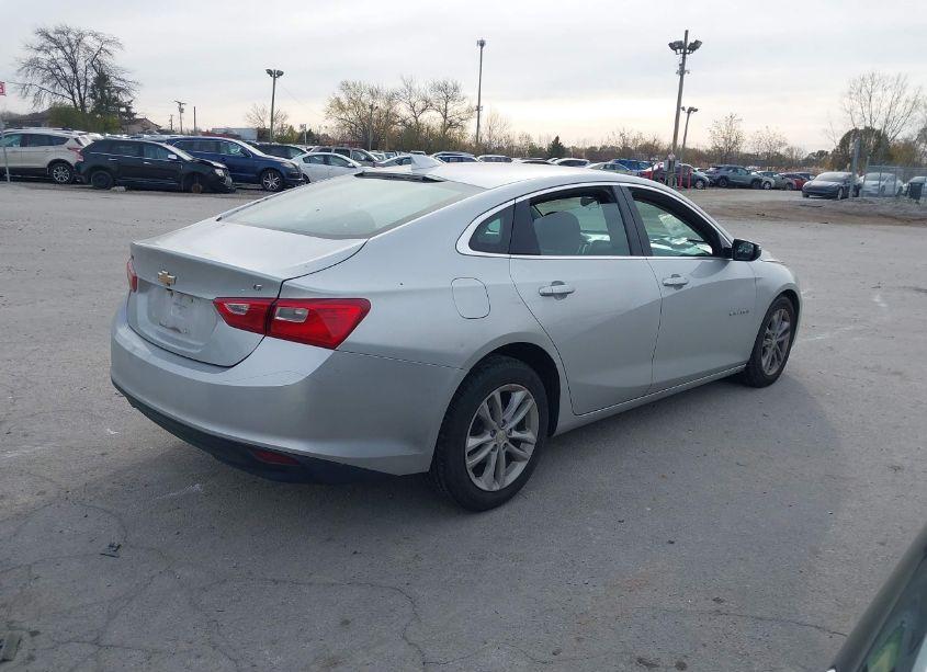 Photo 4 of 2018 Chevrolet Malibu LT (VIN 1G1ZD5ST0JF160807)