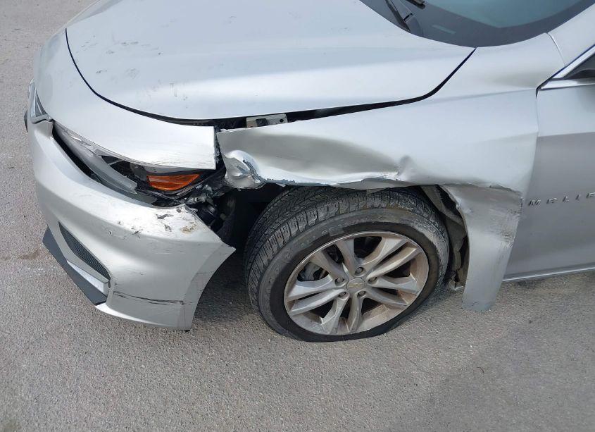 Photo 6 of 2018 Chevrolet Malibu LT (VIN 1G1ZD5ST0JF160807)