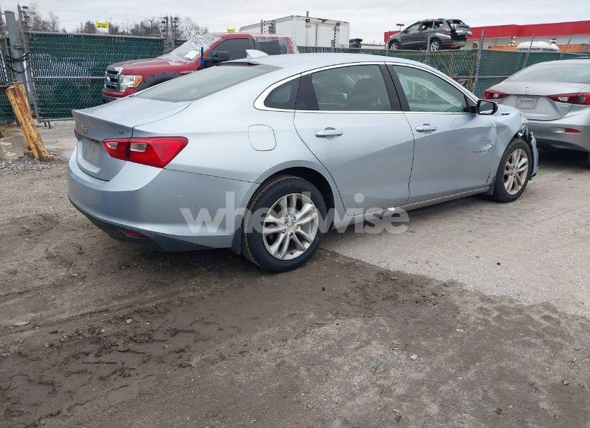 Photo 4 of 2018 Chevrolet Malibu LT (VIN 1G1ZD5ST0JF166218)