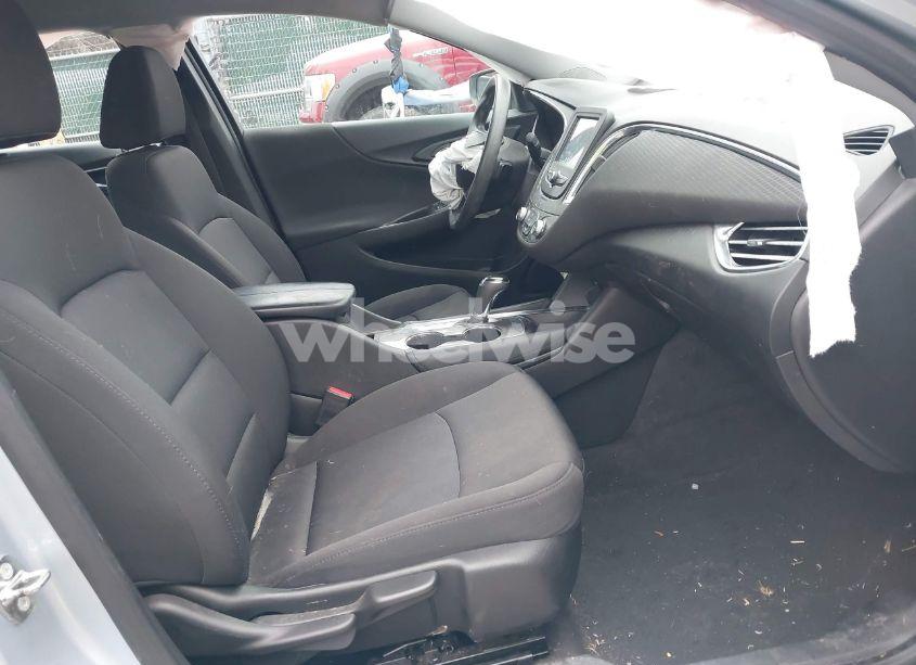 Photo 5 of 2018 Chevrolet Malibu LT (VIN 1G1ZD5ST0JF166218)