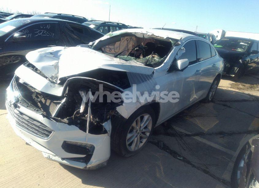 Photo 2 of 2018 Chevrolet Malibu LT (VIN 1G1ZD5ST0JF167787)