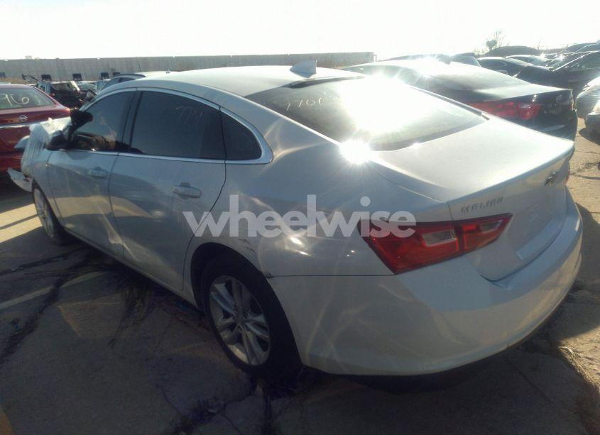 Photo 3 of 2018 Chevrolet Malibu LT (VIN 1G1ZD5ST0JF167787)