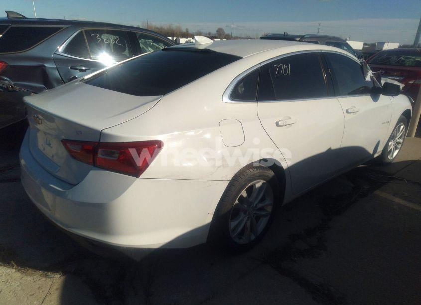 Photo 4 of 2018 Chevrolet Malibu LT (VIN 1G1ZD5ST0JF167787)