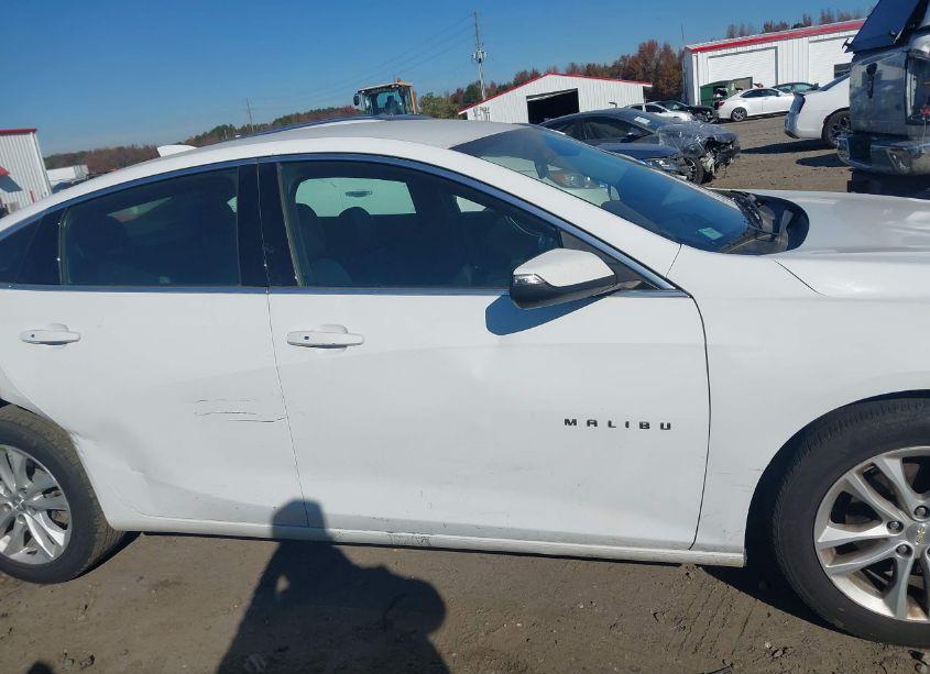 Photo 13 of 2018 Chevrolet Malibu LT (VIN 1G1ZD5ST0JF178398)