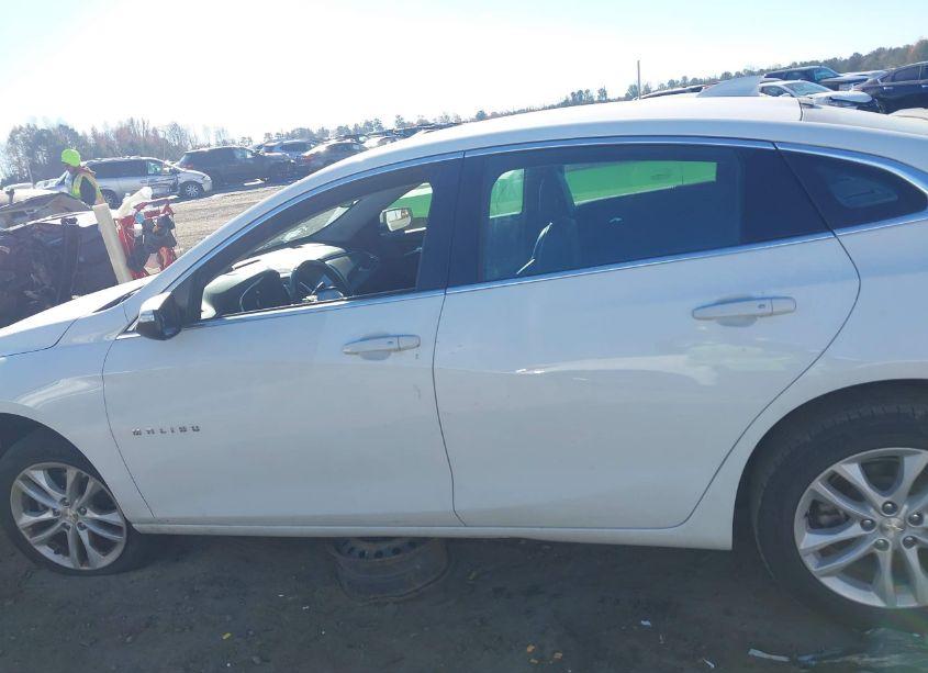 Photo 14 of 2018 Chevrolet Malibu LT (VIN 1G1ZD5ST0JF178398)