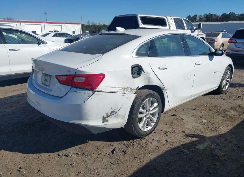 Photo 4 of 2018 Chevrolet Malibu LT (VIN 1G1ZD5ST0JF178398)