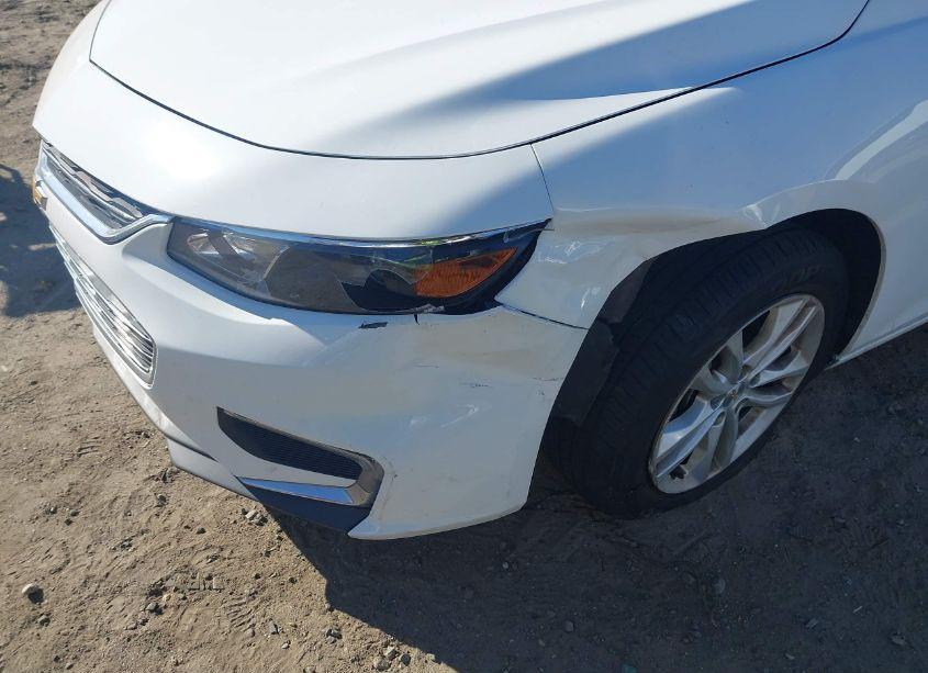 Photo 6 of 2018 Chevrolet Malibu LT (VIN 1G1ZD5ST0JF178398)