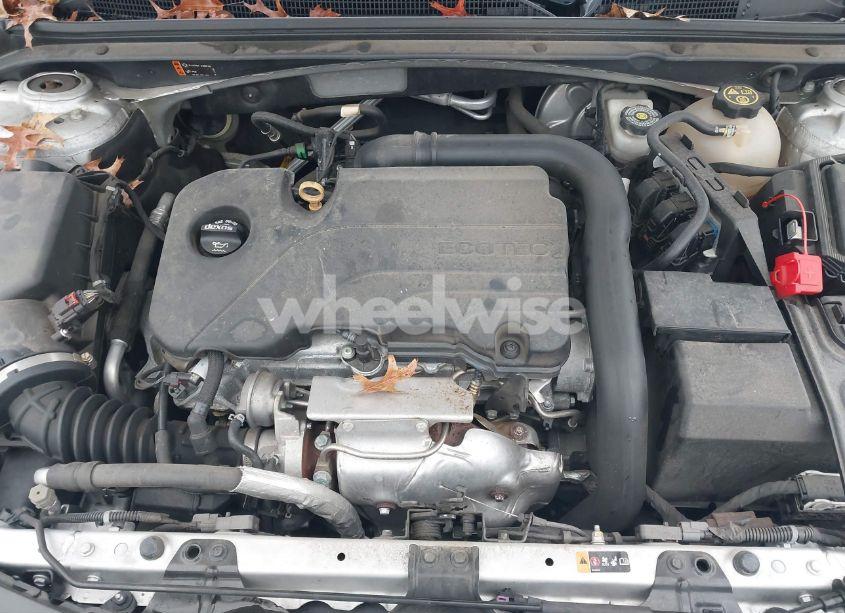 Photo 10 of 2018 Chevrolet Malibu LT (VIN 1G1ZD5ST0JF179096)