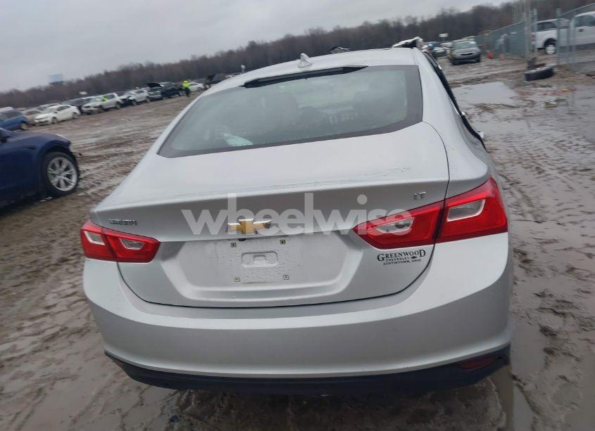 Photo 16 of 2018 Chevrolet Malibu LT (VIN 1G1ZD5ST0JF179096)