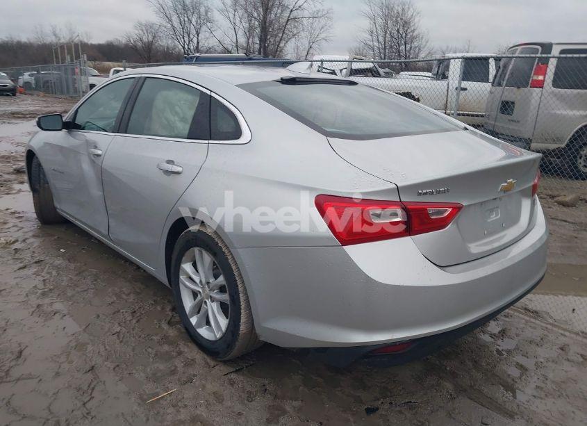 Photo 3 of 2018 Chevrolet Malibu LT (VIN 1G1ZD5ST0JF179096)
