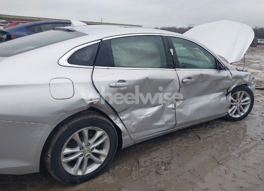 Photo 6 of 2018 Chevrolet Malibu LT (VIN 1G1ZD5ST0JF179096)