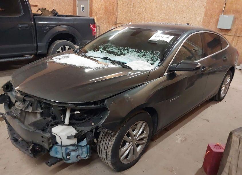 Photo 2 of 2018 Chevrolet Malibu LT (VIN 1G1ZD5ST0JF184282)